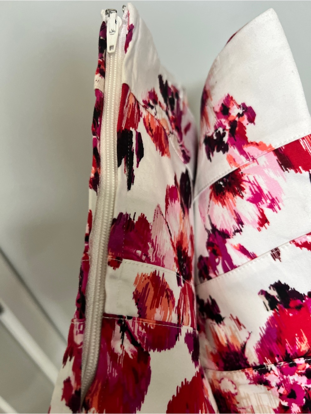 White House Black Market White Strapless Floral Bustier with Pink & Red Accents - Picture 3 of 4